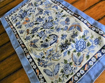 BLUE BIRDS DELFT IN FLOWERED BRANCHES EMBROIDERED SET 2 BATHROOM HAND TOWELS 