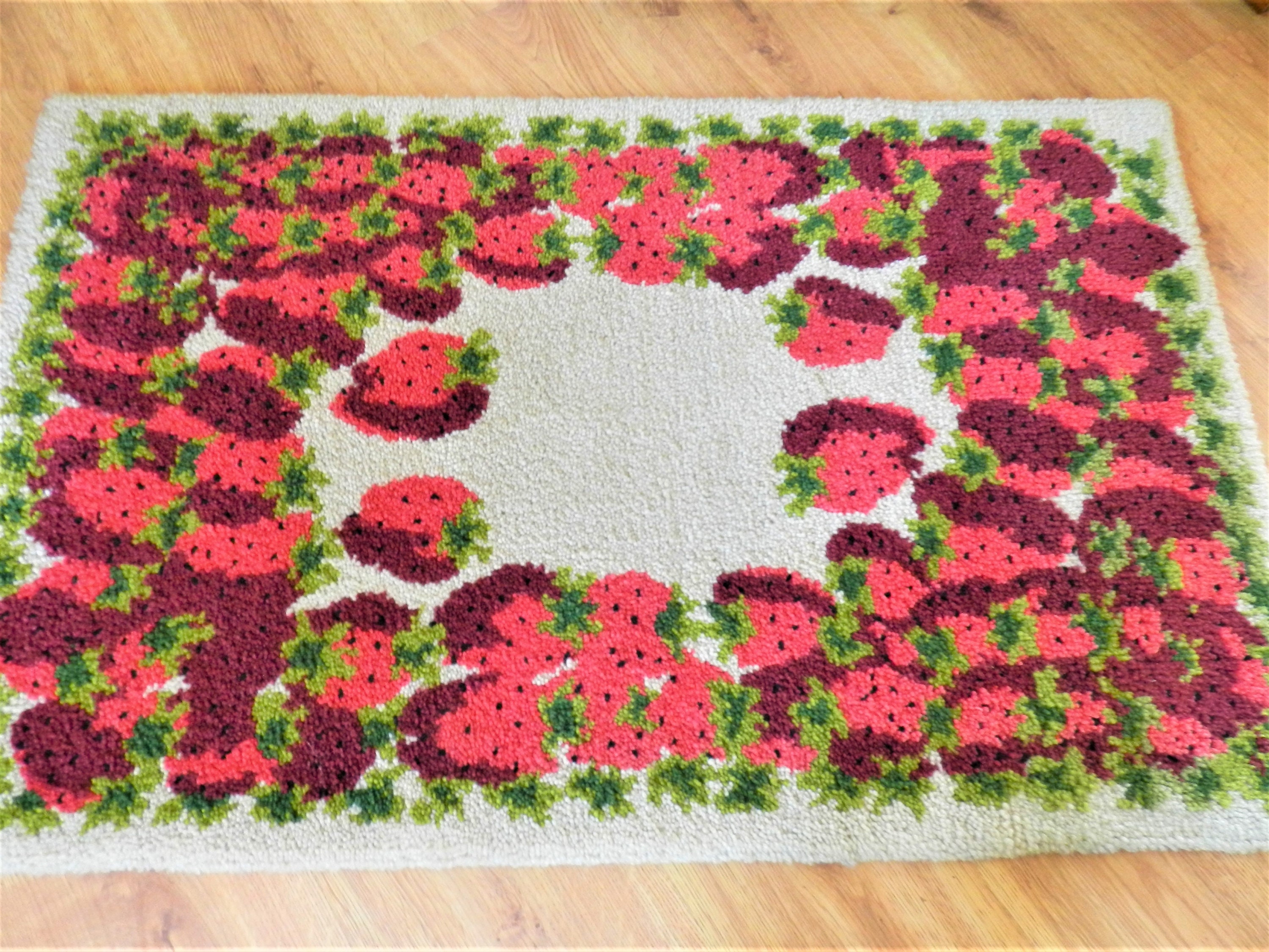 Hand Hooked Rug Strawberry Rug Wall Hanging Area Rug Etsy