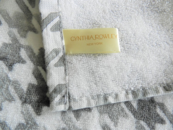 NEW Cynthia Rowley Towels, Gray Towels, Gray Ruffle Towels, Orchid Towels 