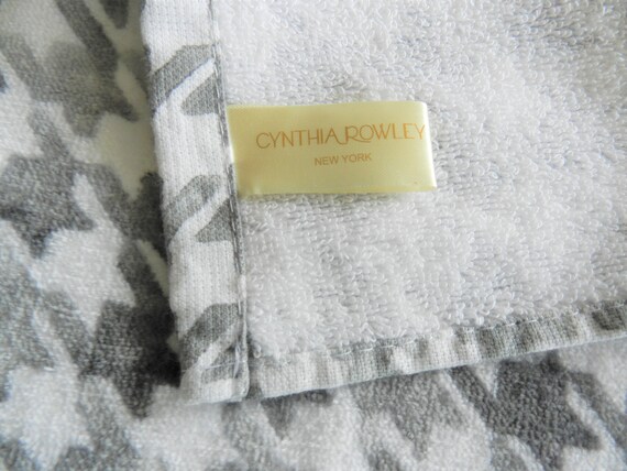 NEW Cynthia Rowley Towels Gray Towels Gray Ruffle Towels Orchid