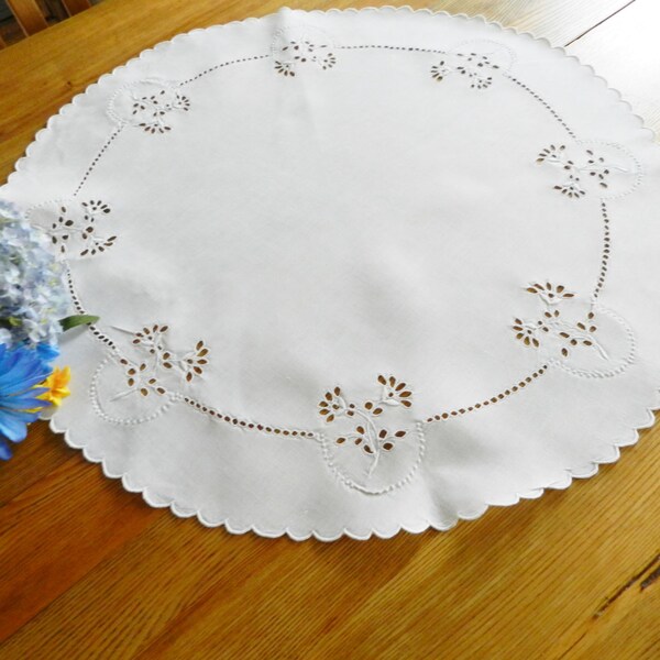 Scalloped Edge Round Doily