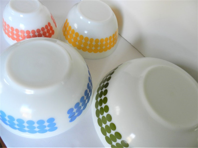 Pyrex Dot Bowl Set, 4 pc Dot Bowls, Nesting Bowls, Retro Kitchen, Pyrex Mixing Bowls, Pyrex Bowl Set image 3