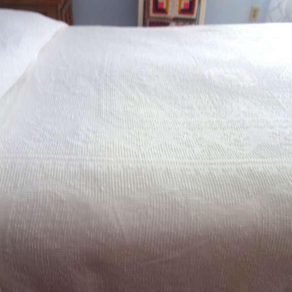 Bates Twin White Hobnail Bedspread, Cotton Bedspread, Hobnail Chenille Bedspread, Vintage, Twin