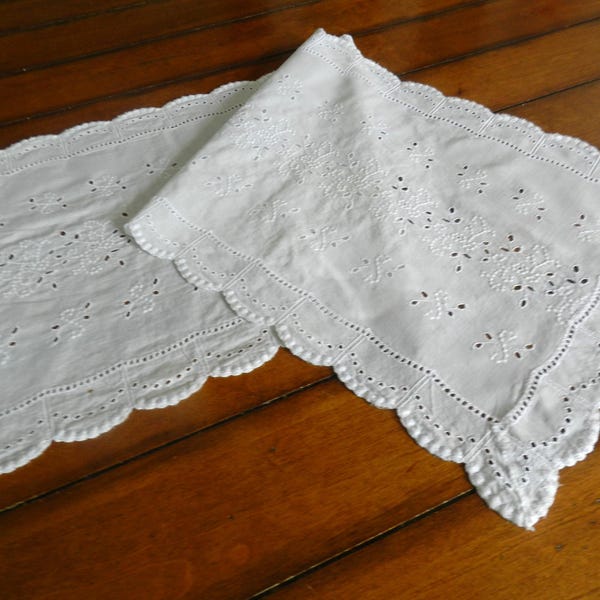 1950-60s White Eyelet Lace Runner, Dresser Scarf, Bureau Scarf