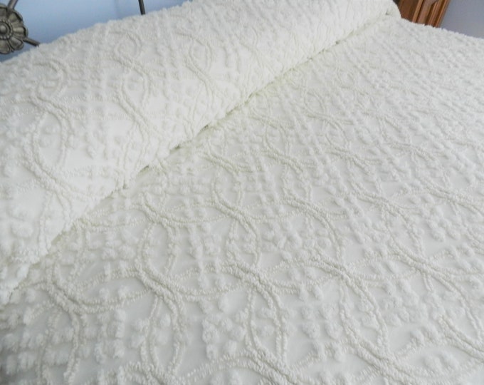 White Cabin Craft Chenille Bedspread, Needle Tufted, Vintage Full