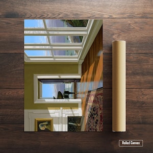 Op de afbeelding: Een opgerolde canvas print met een interieursc&egrave;ne met een raam en uitzicht op de lucht. De print wordt weergegeven op een donker houten oppervlak. De sc&egrave;ne omvat een tapijt, een open haard en een raam met uitzicht op de lucht. De woorden "Rolled Canvas" staan rechtsonder.