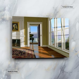 Op de afbeelding: Wandkunst van gehard glas met een gedetailleerde interieursc&egrave;ne met een piano, een schilderij en uitzicht op zee. Het kunstwerk is klaar om op te hangen en bevat de tekst "Tempered Glass".