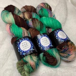 Hand Dyed Sock Yarn, 100g, Fingering Weight, Wool for Colorful Socks, merino and nylon, brown and green, Perfect for socks, gift for knitted