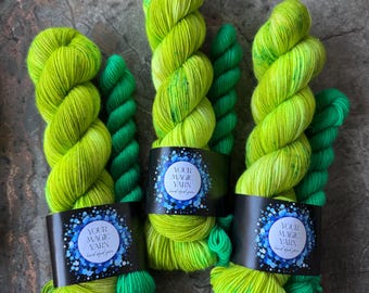 Hand Dyed Sock Set 100g + 20g, Lime Forest Green Merino Nylon Yarn, Speckled Fingering Weight Sock Kit, Hand Dyed Wool with Mini Skein