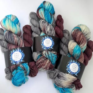 Handgeverfde garenset, gespikkeld sokkengaren, 80/20 merinonylon, Fingering Weight indiegaren voor breien en haken, 400 m, blauw en bruin garen