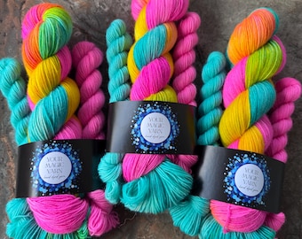 Hand Dyed Sock Yarn Set, 100g+2*20g, Pink Aqua Yellow Merino Nylon Yarn 140g, Fingering Weight Indie Yarn for Knitting and Crochet