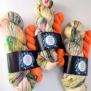 Handgeverfde garenset, gespikkeld merinonylon sokkengaren met neonoranje mini, Fingering Weight indie geverfd garen voor breien en haken