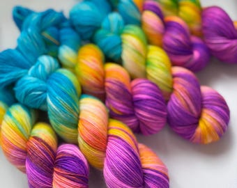 Hand Dyed Sock Yarn Pink Yellow Variegated, Merino Nylon 80/20, Fingering Weight Wool, Speckled Yarn for Knitting and Crochet, indie yarn