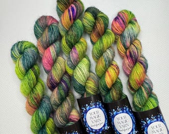 Hand Dyed Yarn, 20 g/80m, Mini Skeins, fingering weight, Sock Yarn for Knitting & Crochet, indie dyed yarn, yarn for socks, green wool