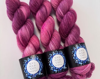 Hand Dyed Sock Yarn, Berry Magenta Pink Merino Polyamide Fingering Yarn, Variegated Fuchsia Plum Wool Skein for Knitting Crocheting