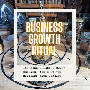 以下が含まれることがあります： 「BUSINESS GROWTH RITUAL」のテキストが入ったポラロイド風画像。ハーブの瓶、装飾品、そして「INCREASE CLIENTS, BOOST REVENUE, AND GROW YOUR BUSINESS WITH CLARITY」のテキストが含まれています。