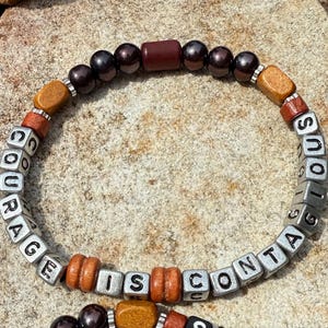 Pulsera de cuentas "El coraje es contagioso": el 100 % de las ganancias se donará para asistencia legal a trabajadores federales.