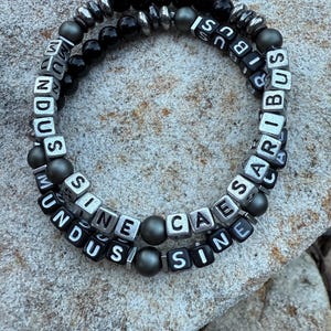 Pulseira Mundus sine caesaribus - “um mundo sem Césares” inspirada em Jay Graber