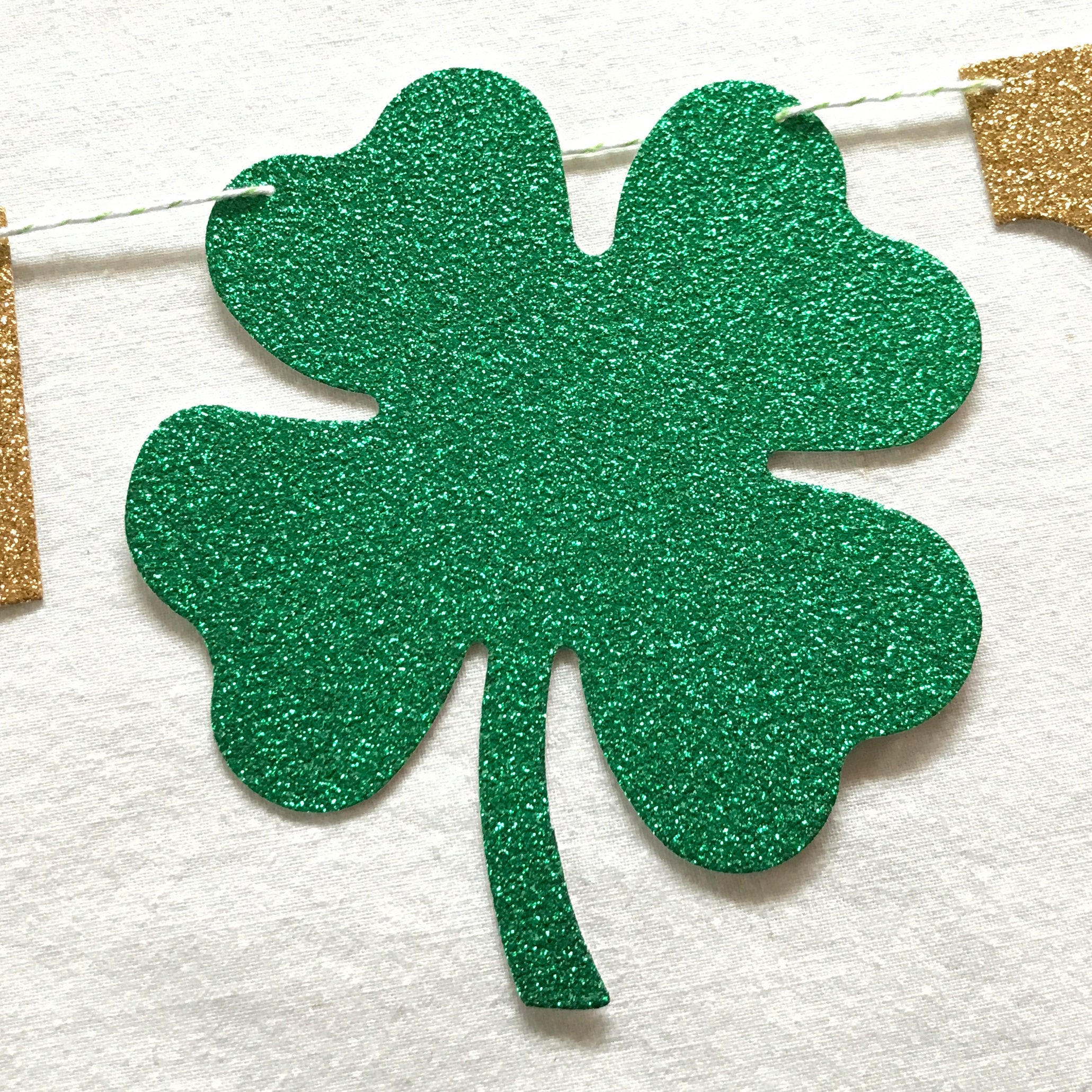 Tre Striscioni Per Il Giorno Di San Patrizio Con L'amante Lascia Un Cappello Verde E Monete D Oro In Un Calderone 21558751