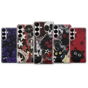 Peut inclure: Cinq coques de smartphone avec des motifs graphiques distincts. La première a des étoiles violettes et un petit chat. La deuxième montre une guitare, un casque et des étoiles. La troisième affiche un crâne et une guitare. La quatrième présente des chats et des instruments de musique. La cinquième a des étoiles rouges et un chat.