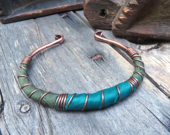 Mit Seide umwickeltes Armband, verstellbares, kaltgeschmiedetes Kupferarmband, Armeegrün und Türkis