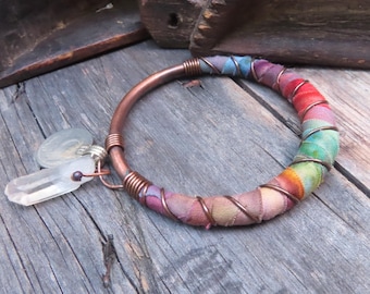 Kupferarmband mit Batikmuster und Kristallen, handgefertigt aus recyceltem Kupfer, Größe: Klein