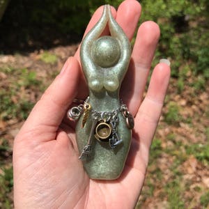 Green Witch Story Goddess Statue (Statue, wilde Hexe, Geschichtengöttin, Verwilderung, weise Göttin)