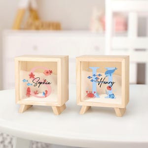 Hucha de madera transparente personalizada con diseño de ballena, tortuga marina, pez globo y océano, con inicial y nombre, regalo de cumpleaños para niño y niña