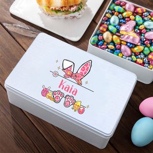 Personalisierte Name Cartoon Hase und Eier Leckerli Glas mit Deckel, Ostern Blechdose Keksbehälter, Ostern Party Favor, Ostern Geschenk für Kinder / Jungen