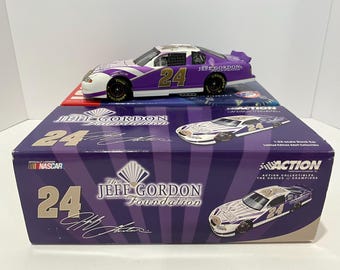 Acción del Chevrolet Monte Carlo n.° 24 de Jeff Gordon, modelo 2001, coche de carreras en fundición