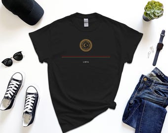 Camisa da Líbia, brasão de armas da bandeira da largura total da camiseta da Líbia, inserção de mensagem de presente grátis