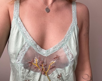 zeeschuimgroene babydoll-tanktop met geborduurde bloemen en mesh - vintage jaren 00 - m/l
