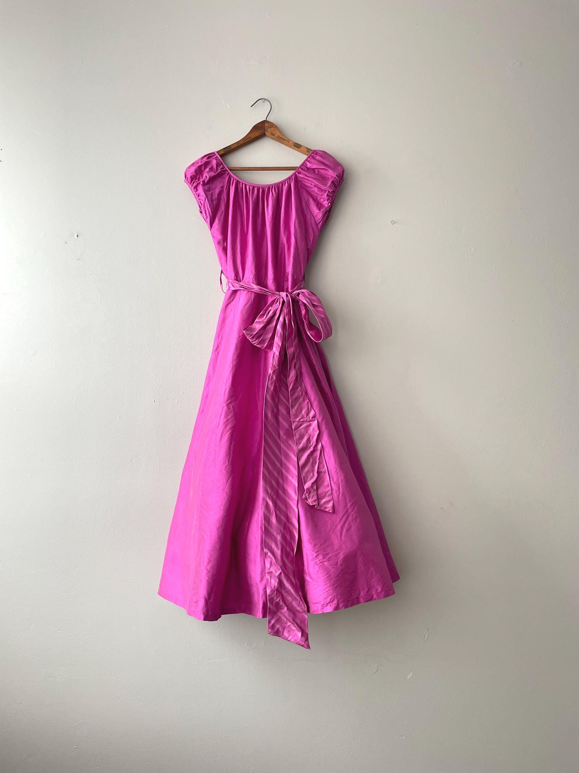chinese dress ladies Dreamy 2000s Oscar de la Renta Pink Net & Floral Silk Dress w Bead & F –  Shrimpton Couture
