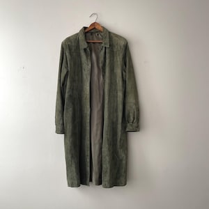 Jaqueta camisa longa vintage dos anos 90 em camurça verde pinho com botões - tamanho médio