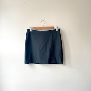 Vintage Black Rib Knit Mini Skirt – Express, Late 90s Early 00s Style
