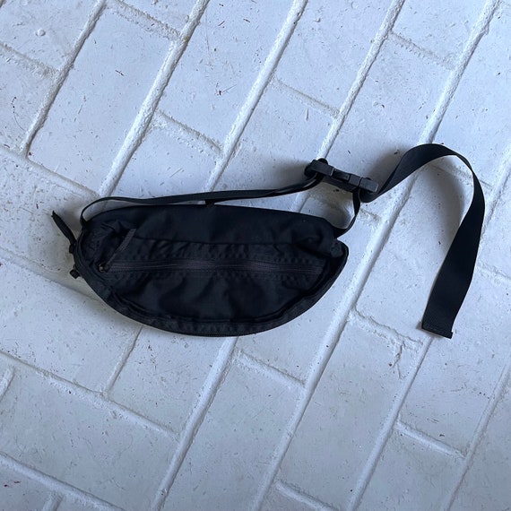 black nylon sling bag fanny pack - vintage 90s - image 2