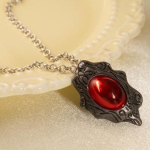 Devil May Cry Dante perfect amulet, Dante Vergil red crystal pendant necklace, DMC cosplay jewelry, Gamer gift,anime necklace
