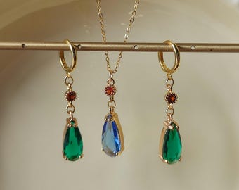 Howl, collana di Howl, set di orecchini in movimento, Sophia, orecchini di Howl, orecchini a goccia in cristallo color smeraldo pavone, collana di Howl