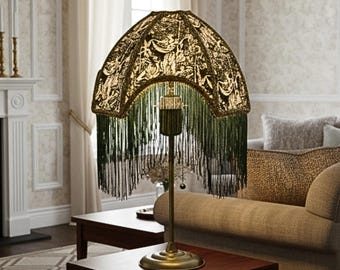 Pantalla de lámpara hecha a mano de estilo victoriano: brocado renacentista francés de toile y borlas verde oscuro.