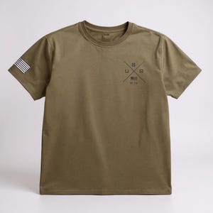 ミリタリーグリーンUSA Tシャツ：アメリカ国旗の刻印、愛国心