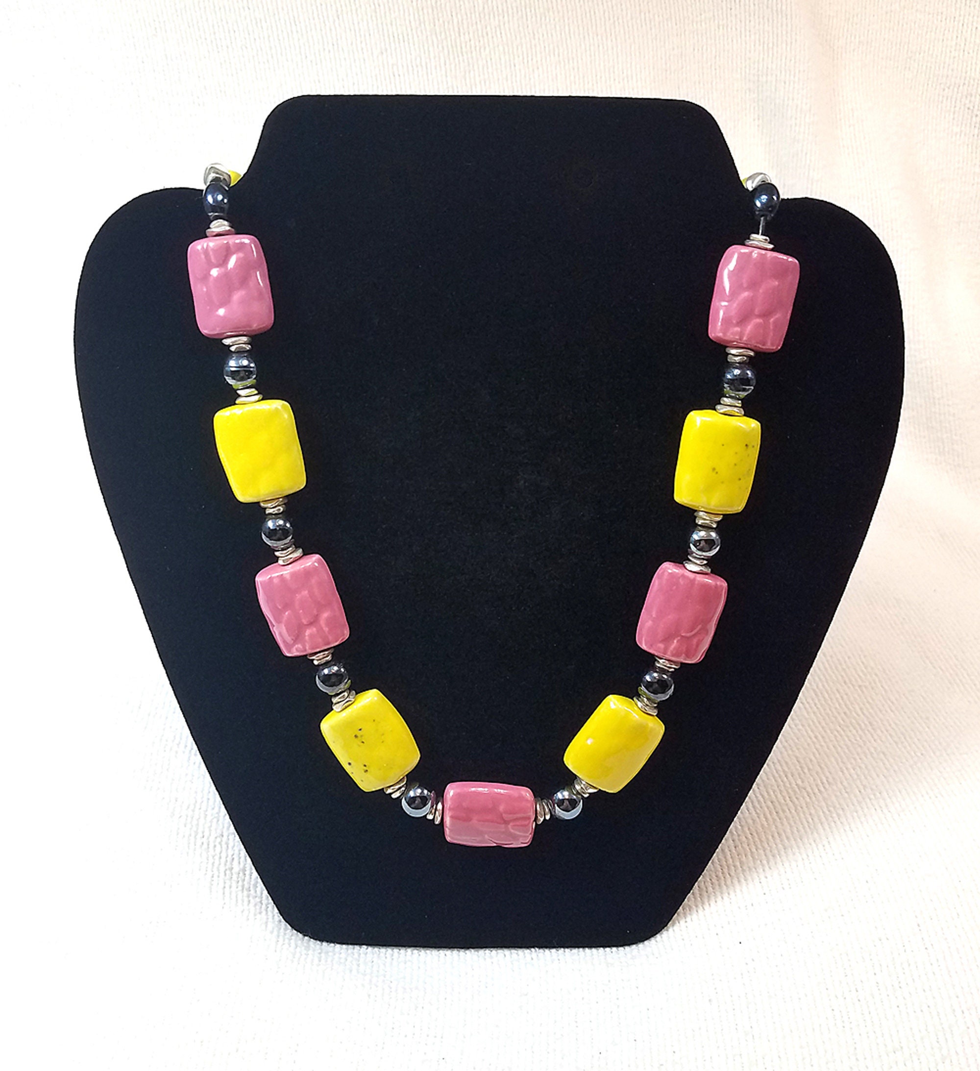 ●PINK PINEAPPLE● PINEAPPLE BEADS NECKLACERED m1037_1259205 Antique Pink Pineapple Bead, Venetian 1700's | Beadparadise.com