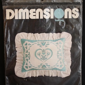 Dimensions Twilling Green Tulips &#39;n Hearts 12&quot;x 9&quot; Pillow Kit