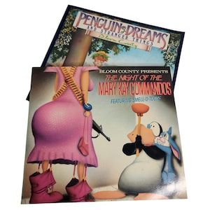 Peut inclure: Deux couvertures de bandes dessinées Bloom County vintage. La couverture supérieure indique "Penguin Dreams and Stranger Things". La couverture inférieure est intitulée "The Night of the Mary Kay Commandos" et présente des personnages de dessins animés.