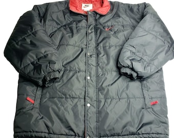 Vintage Nike Herren Winter Kugeljacke Parka Oversized Schwarz Rot Swoosh Größe XL