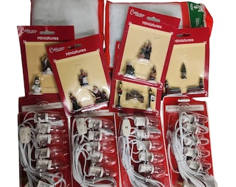 Vintage Christmas Cobblestone Corners Winter Village Miniatures 4 Light Cords Glitter Drape  Snow