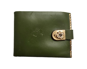 Vintage AMITY Cowhide Leather Green Rhinestone Clover Lock Wallet USA