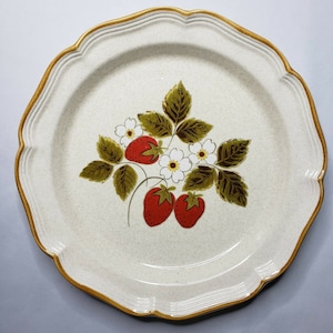 Mikasa STRAWBERRY FESTIVAL EB801 Japan 12 5/8&quot; Cake  Plate Platter Japan