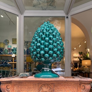 Pigna siciliana in ceramica decorata a mano - Sicilian pine cone in hand-decorated ceramic
