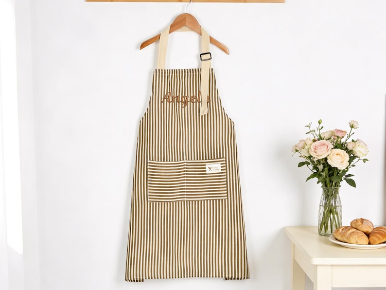 Puede incluir: Juego de tres tazas de cer&aacute;mica con acabado moteado y mate. Las tazas son de color crema, gris claro y gris oscuro. Cada taza tiene un dise&ntilde;o simple y minimalista.