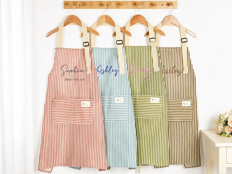 Delantal de rayas bordado con bolsillos – Regalo personalizado para chefs imagen 1